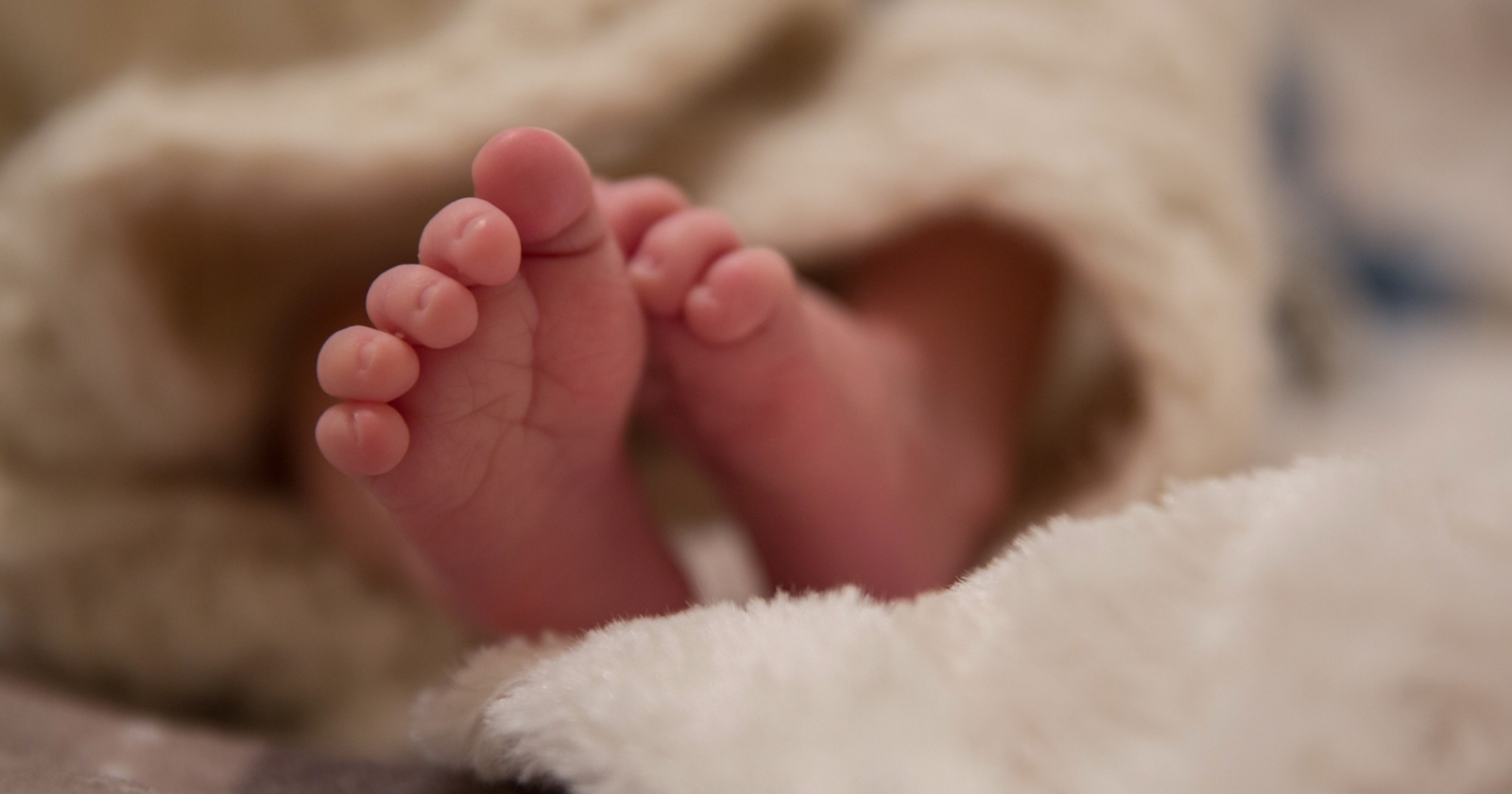 Neonato di 4 mesi muore all'improvviso in casa