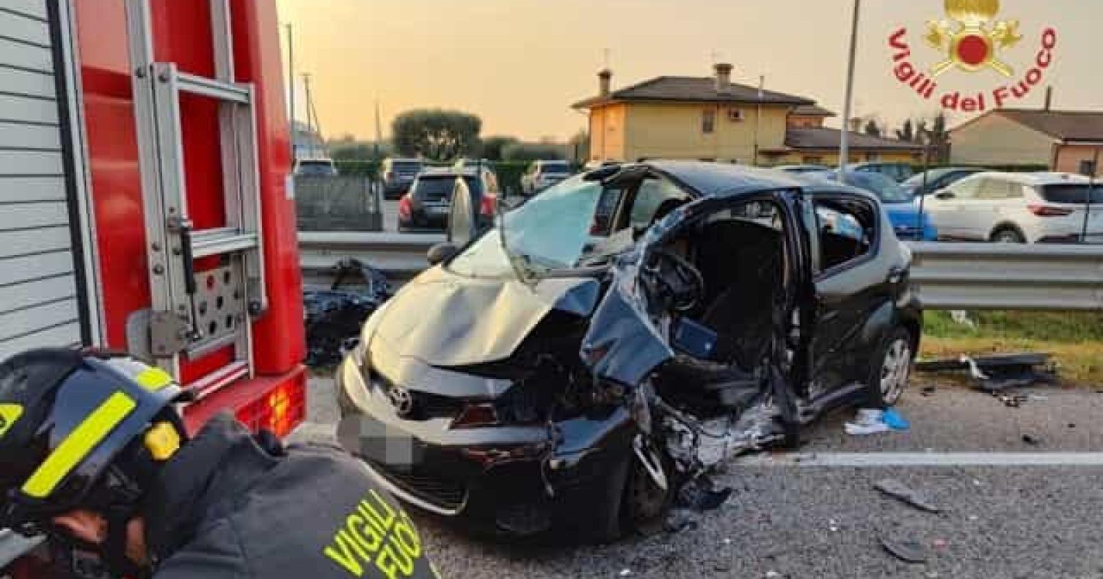 Schianto tremendo, muore a 18 anni