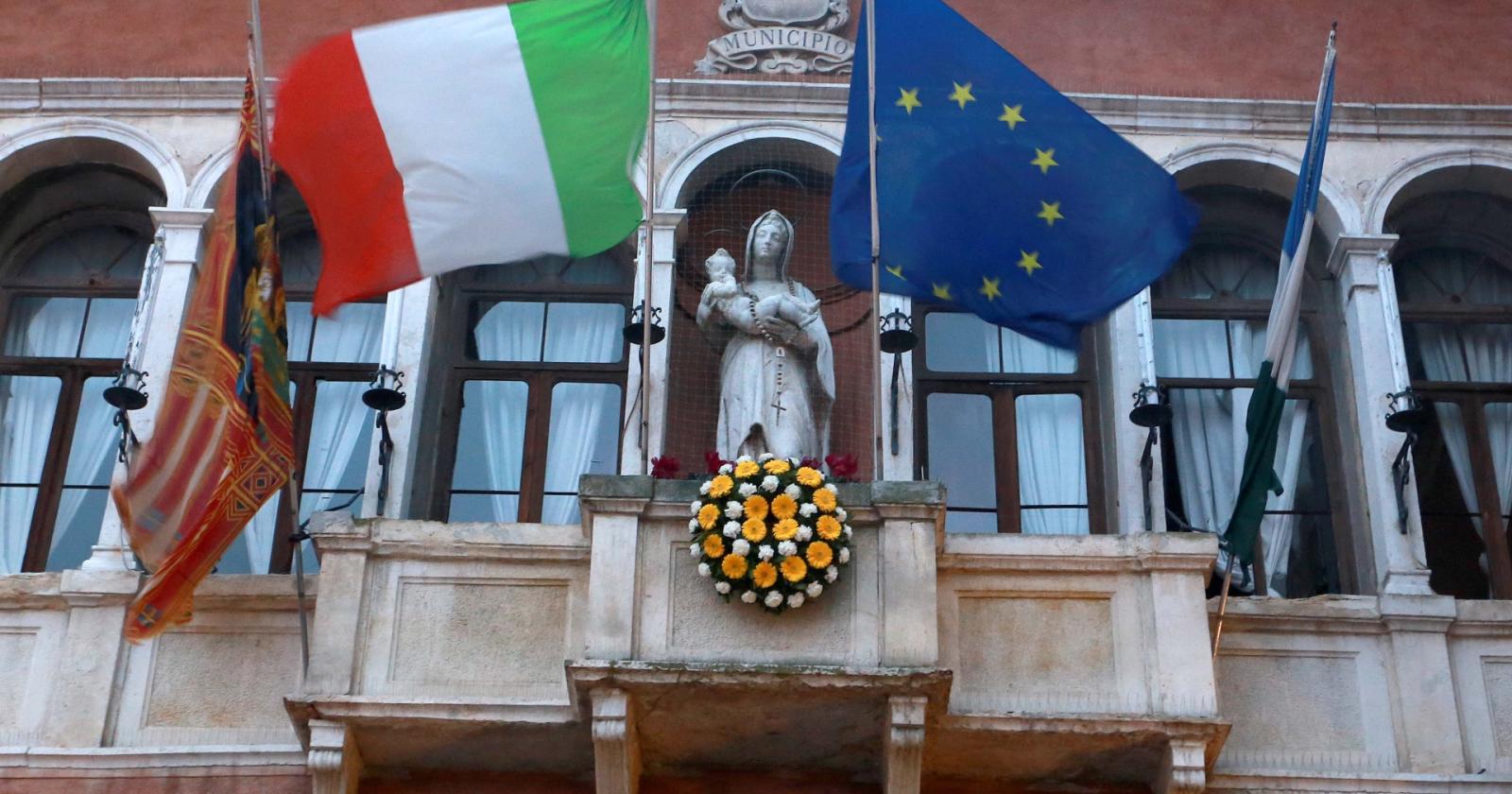 Corona di fiori anche senza Infiorata