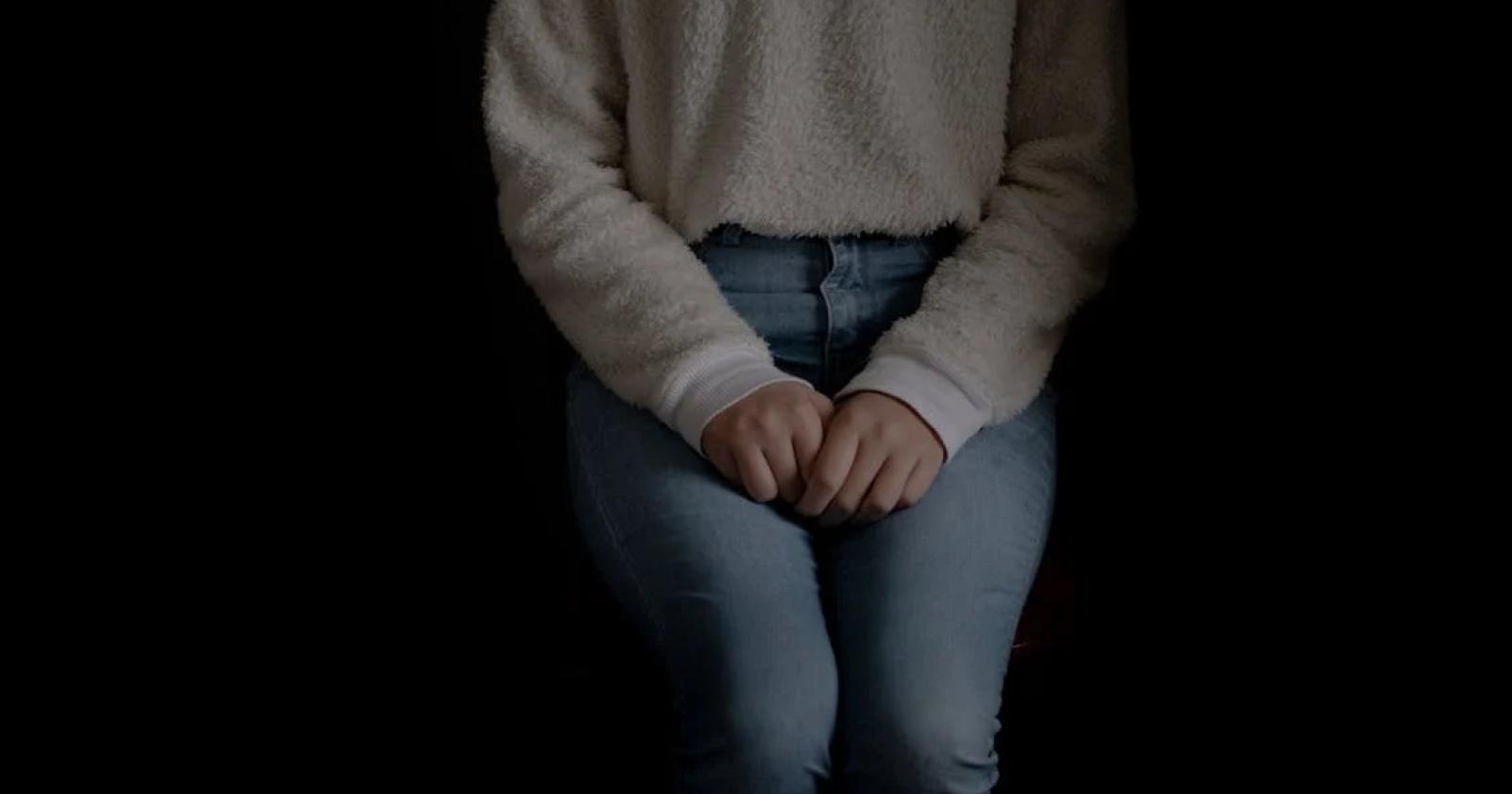 Il Mistero della Ragazza Fantasma: Una Vita nell'Ombra tra Laboratori Clandestini e Identità Nascoste