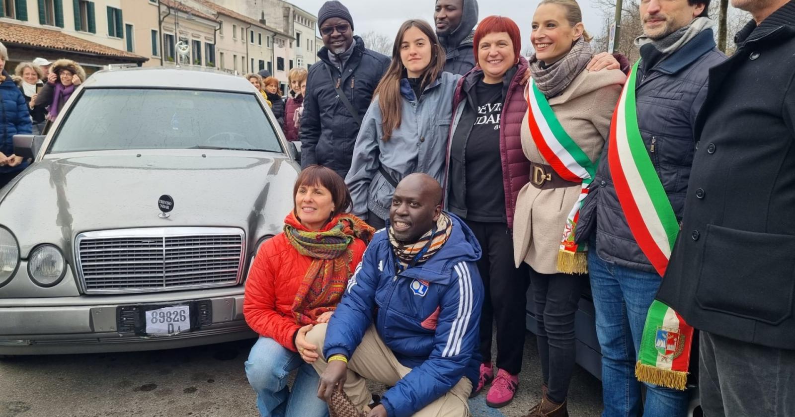 Un Carro Funebre Attraverso il Deserto: L'Impresa di Solidarietà da Treviso al Senegal