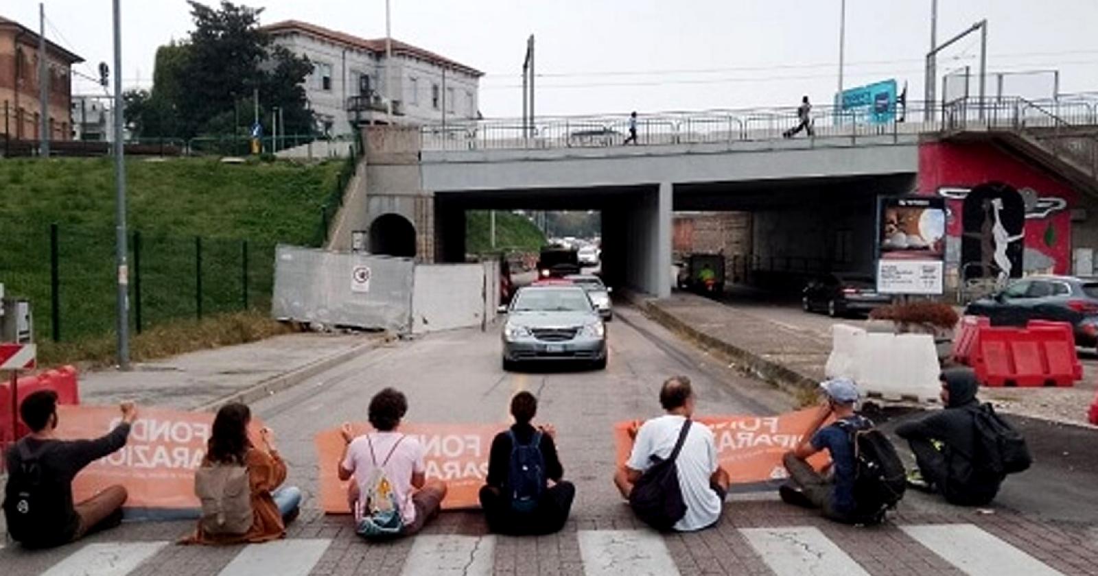 Attivisti di Ultima Generazione assolti a Padova: la giustizia tutela la protesta climatica