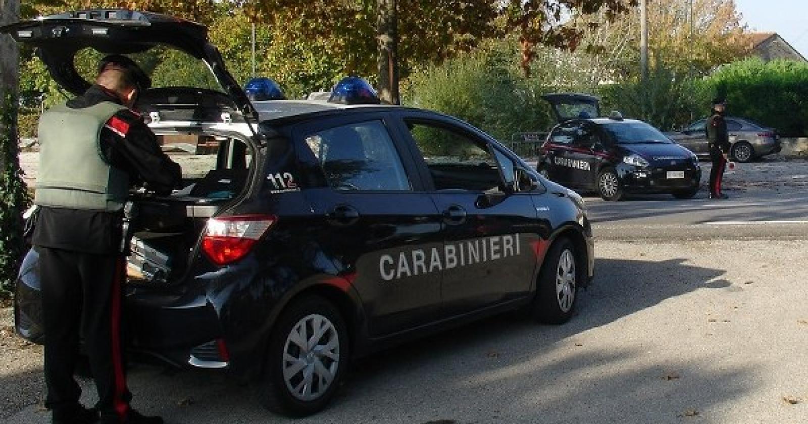 Era ai domiciliari, trovato con ospiti e droga
