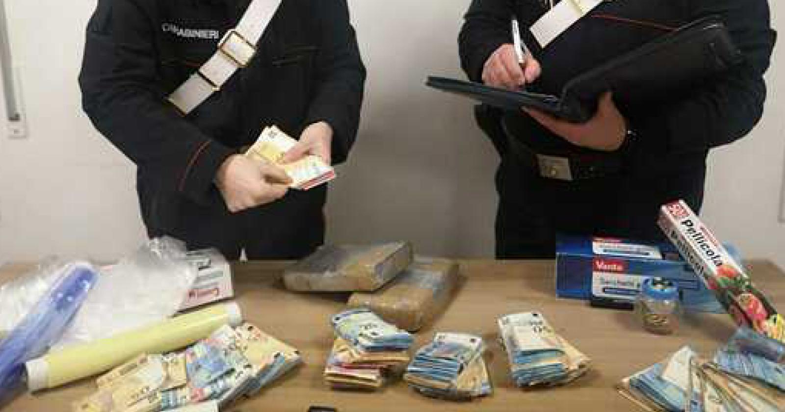 Blitz ad Albignasego: cocaina e contanti nelle scatole da scarpe, due arresti
