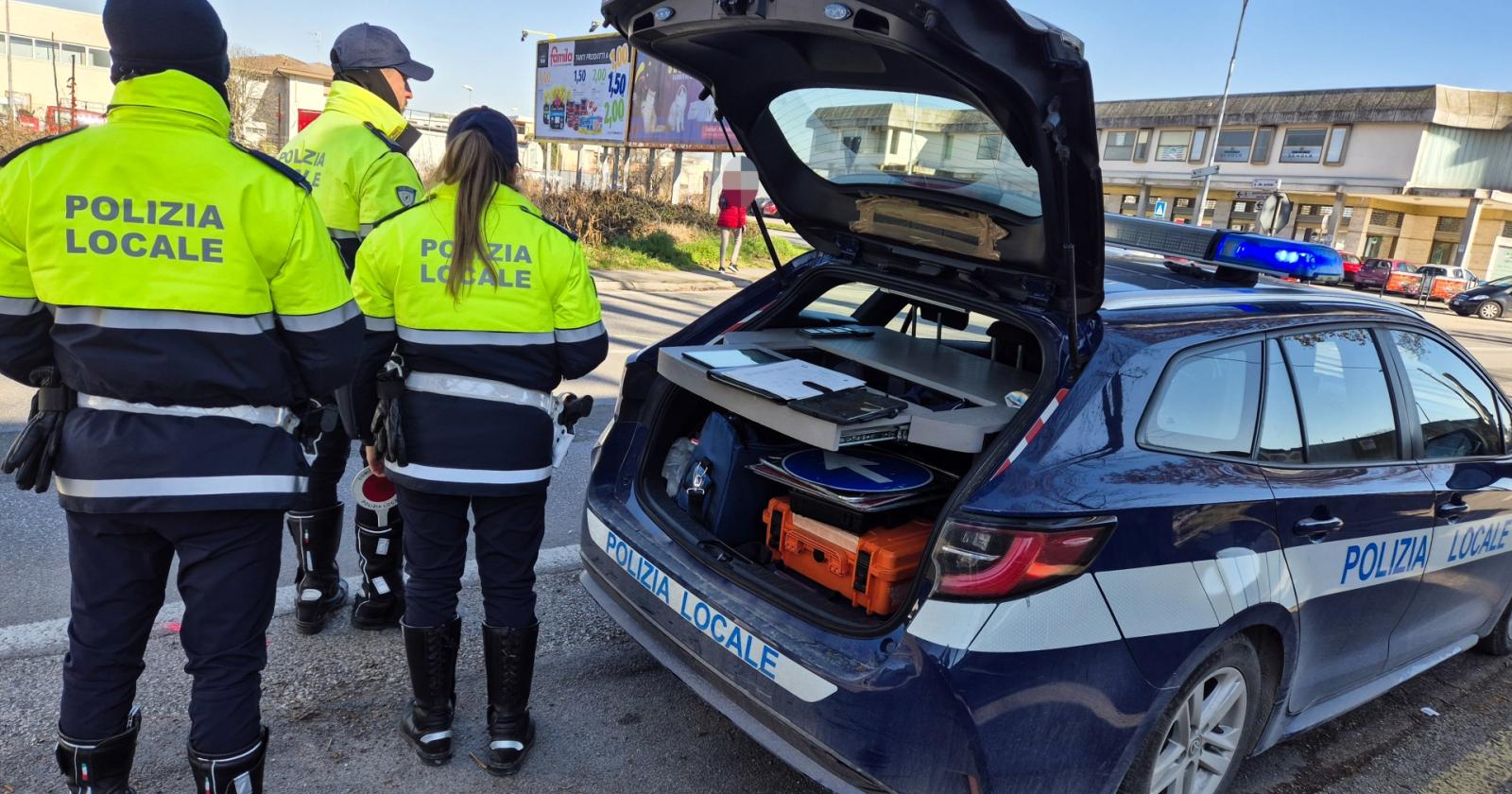 Incidente e ciclista ferita