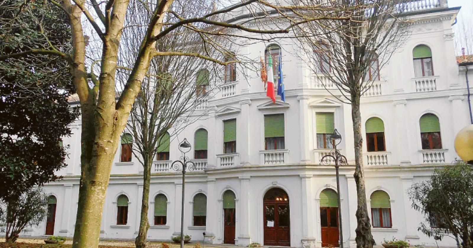 Forza Italia incalza la fondazione