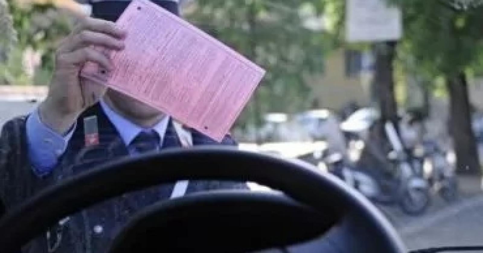 Cala il numero dei vigili urbani ma raddoppiano le multe