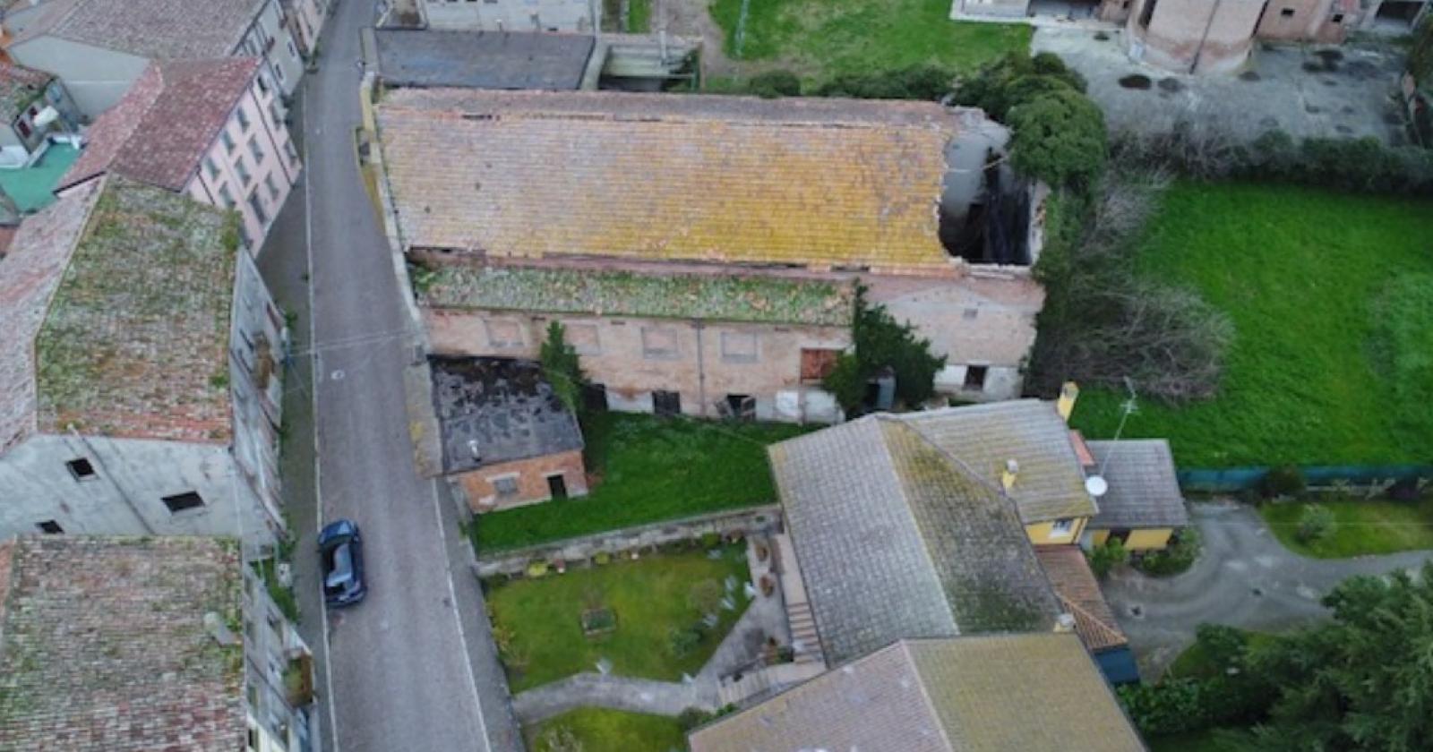Crolla il tetto dell’ex cinema