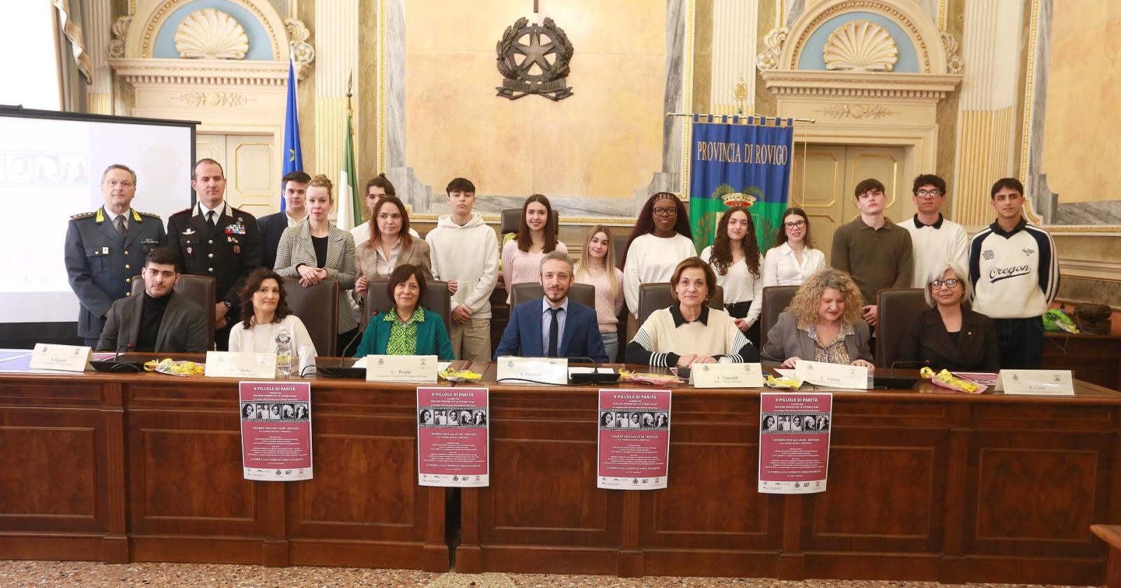 "Tutti gli uomini devono chiedere scusa alle donne"