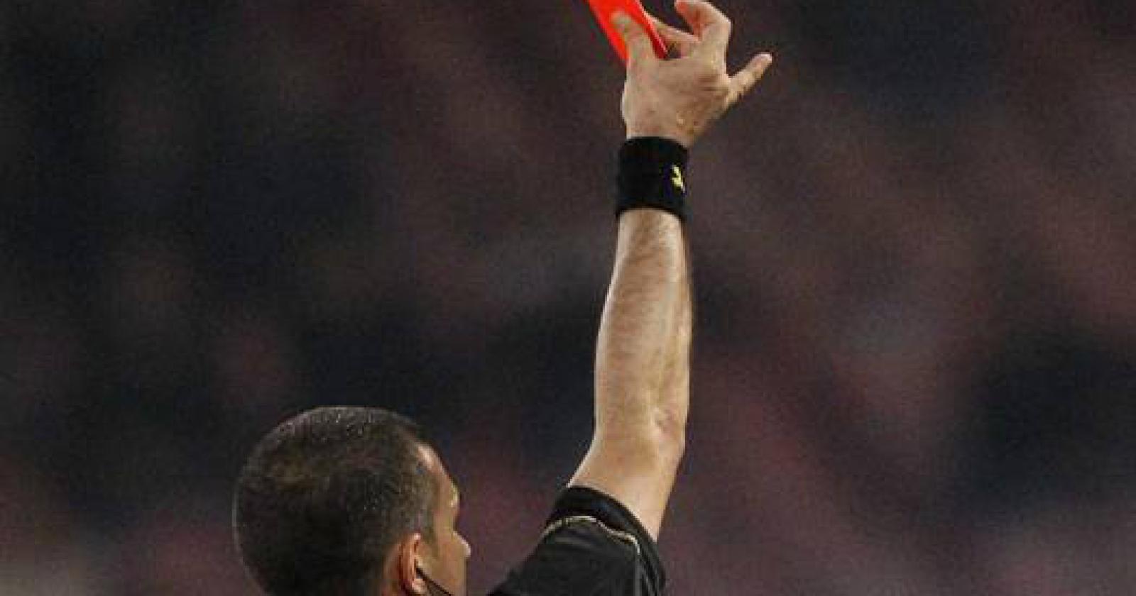Squalifica Record: Il Calciatore Under 17 che Pagherà Caro il Prezzo della Violenza in Campo