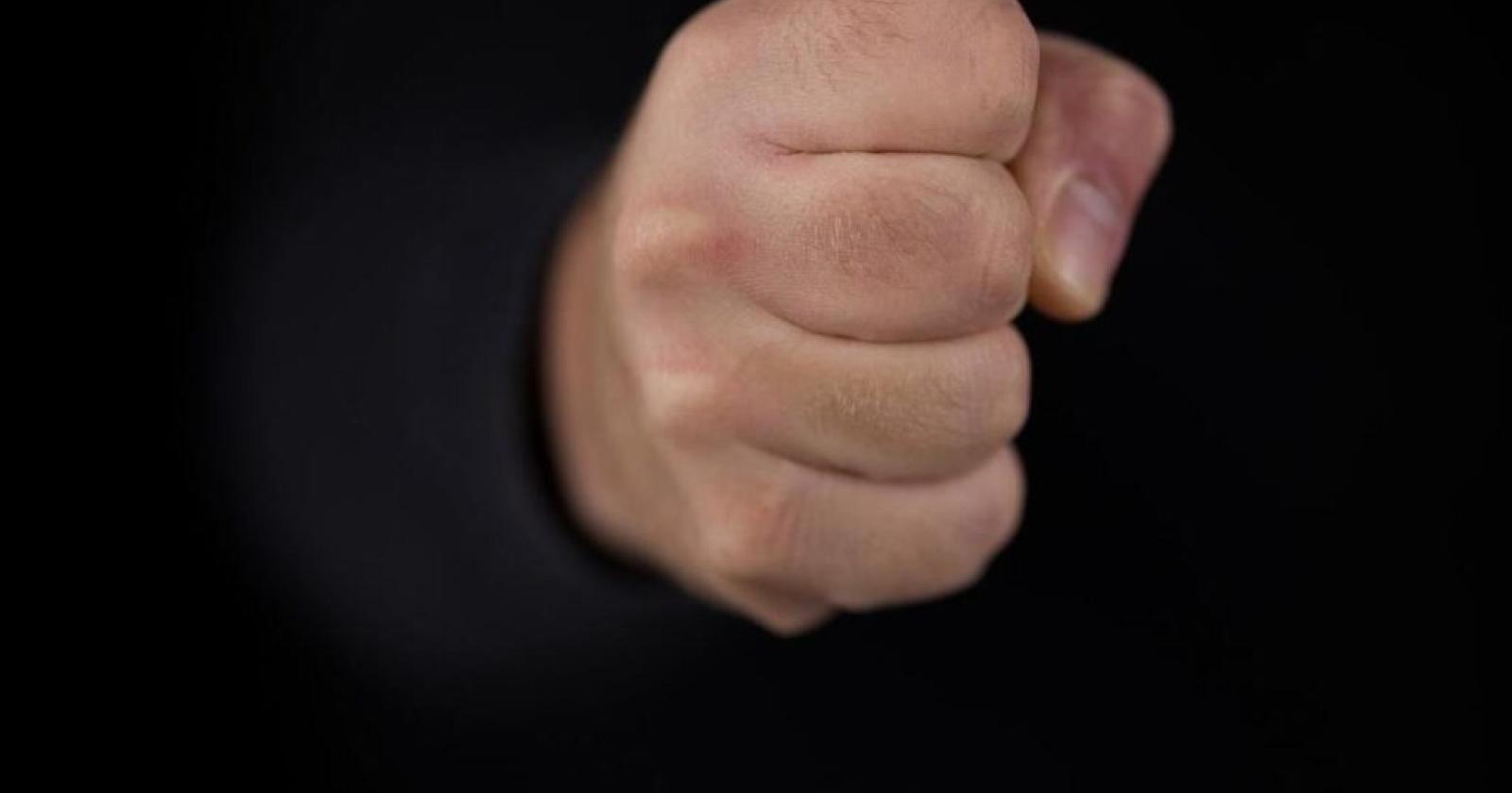 Giovane Aggressore a Vittorio Veneto: Dramma Familiare e Misure Restrittive 