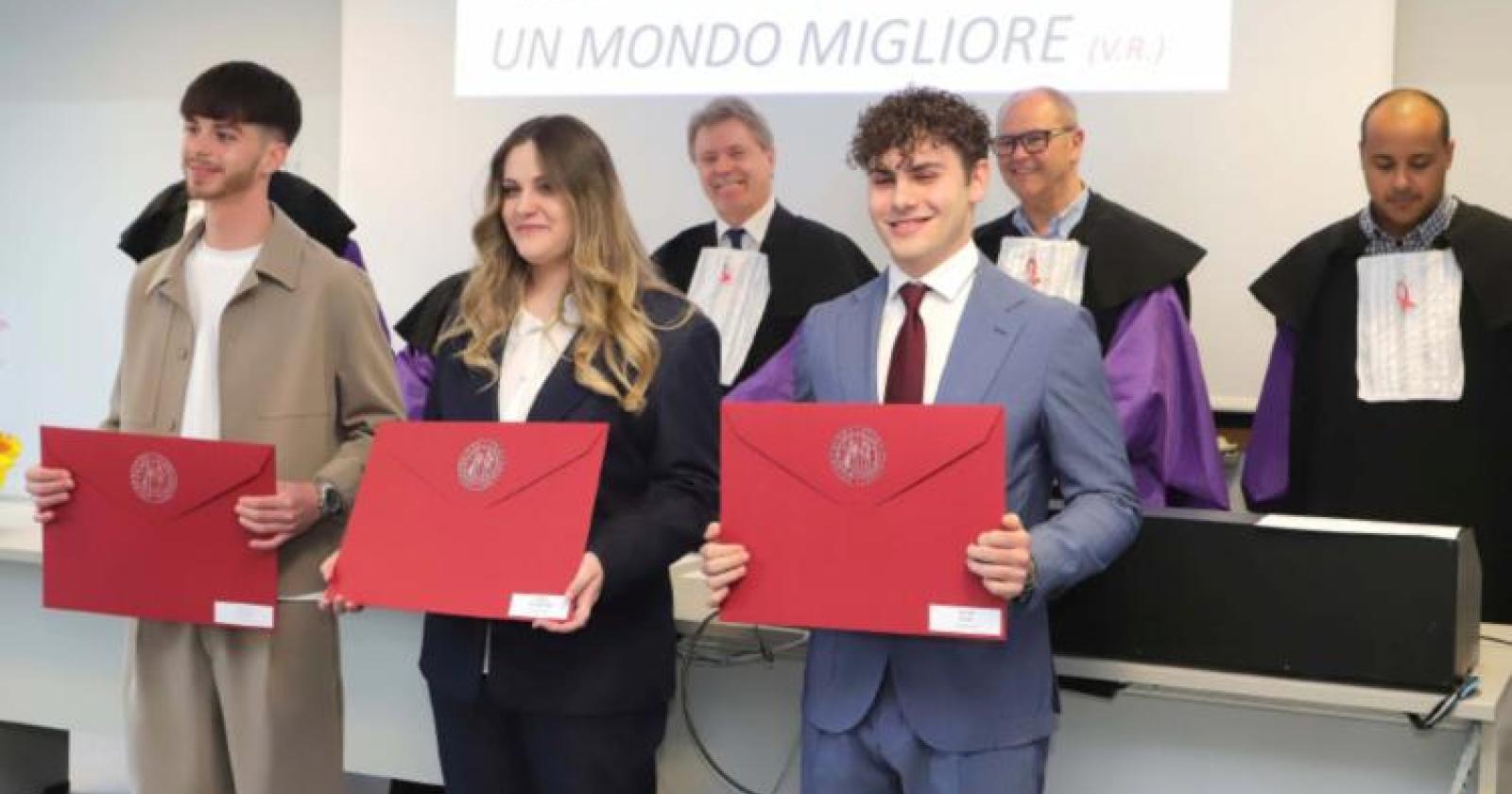 Tesi, proclamazione e festa