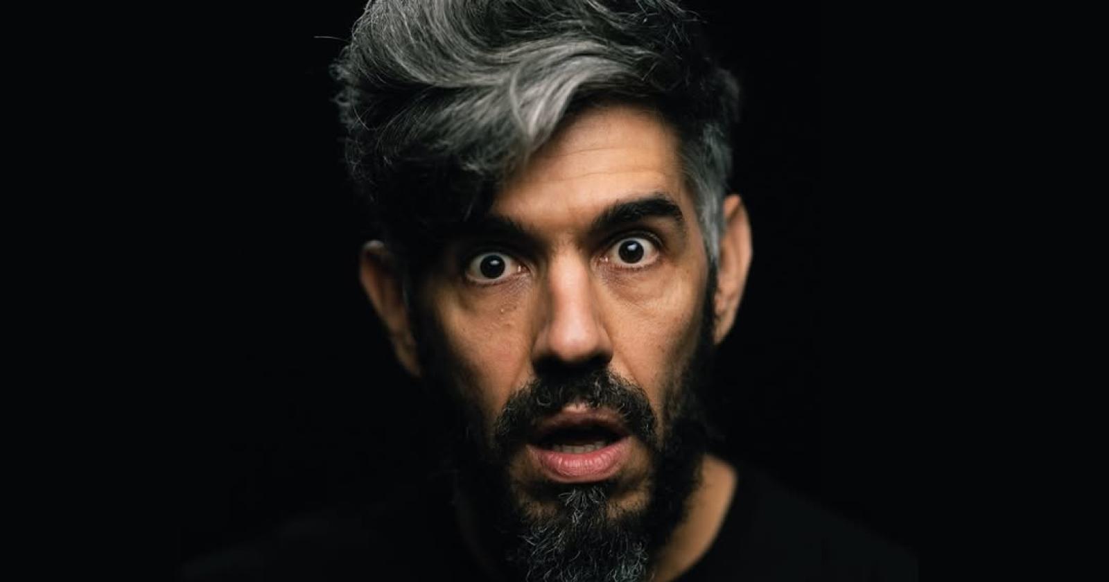 Lorenzo Maragoni e la poesia dei "Grandi Numeri": un viaggio tra ironia e digitale al Teatro Ferrari