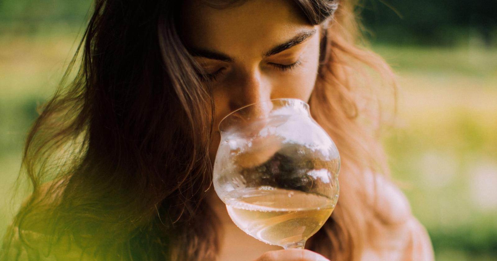 Verona si tinge di viola: Vinitaly and The City accende la città con vino, arte e cultura