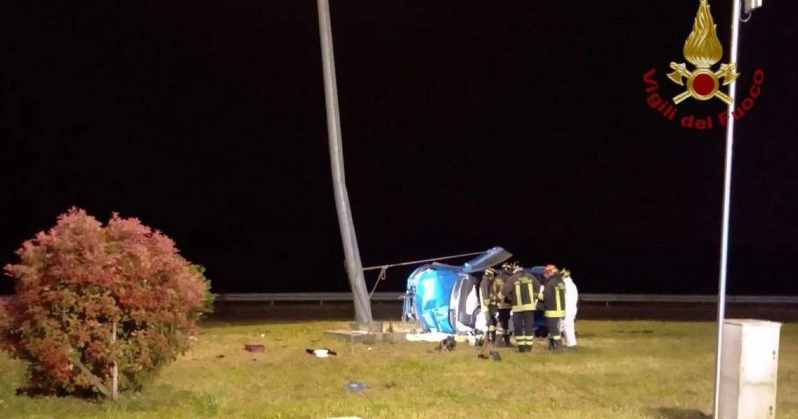 Il poliziotto 23enne ancora gravissimo