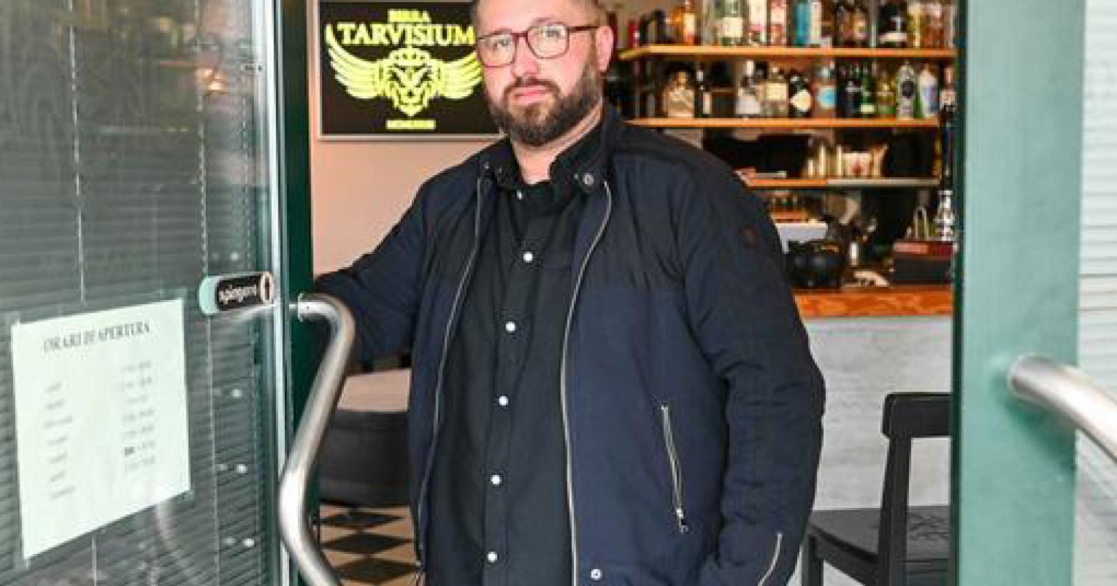 Il barista che sfida i ladri: Fabio Bobbo dorme nella sua birroteca per proteggere il suo sogno