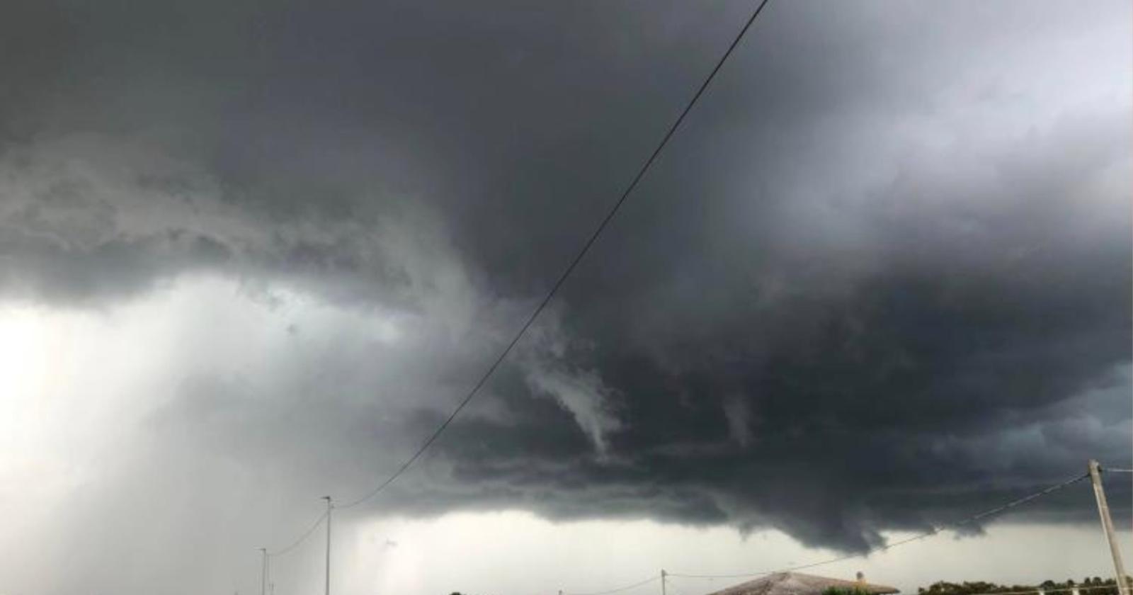 Temporale da paura, protezione civile e vigili del fuoco in azione
