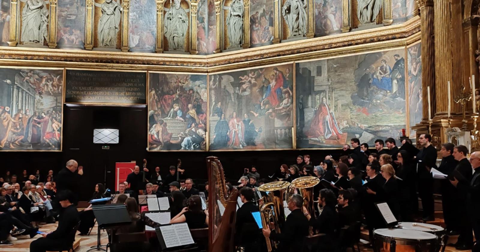 Coro e orchestra da brividi per una serata memorabile