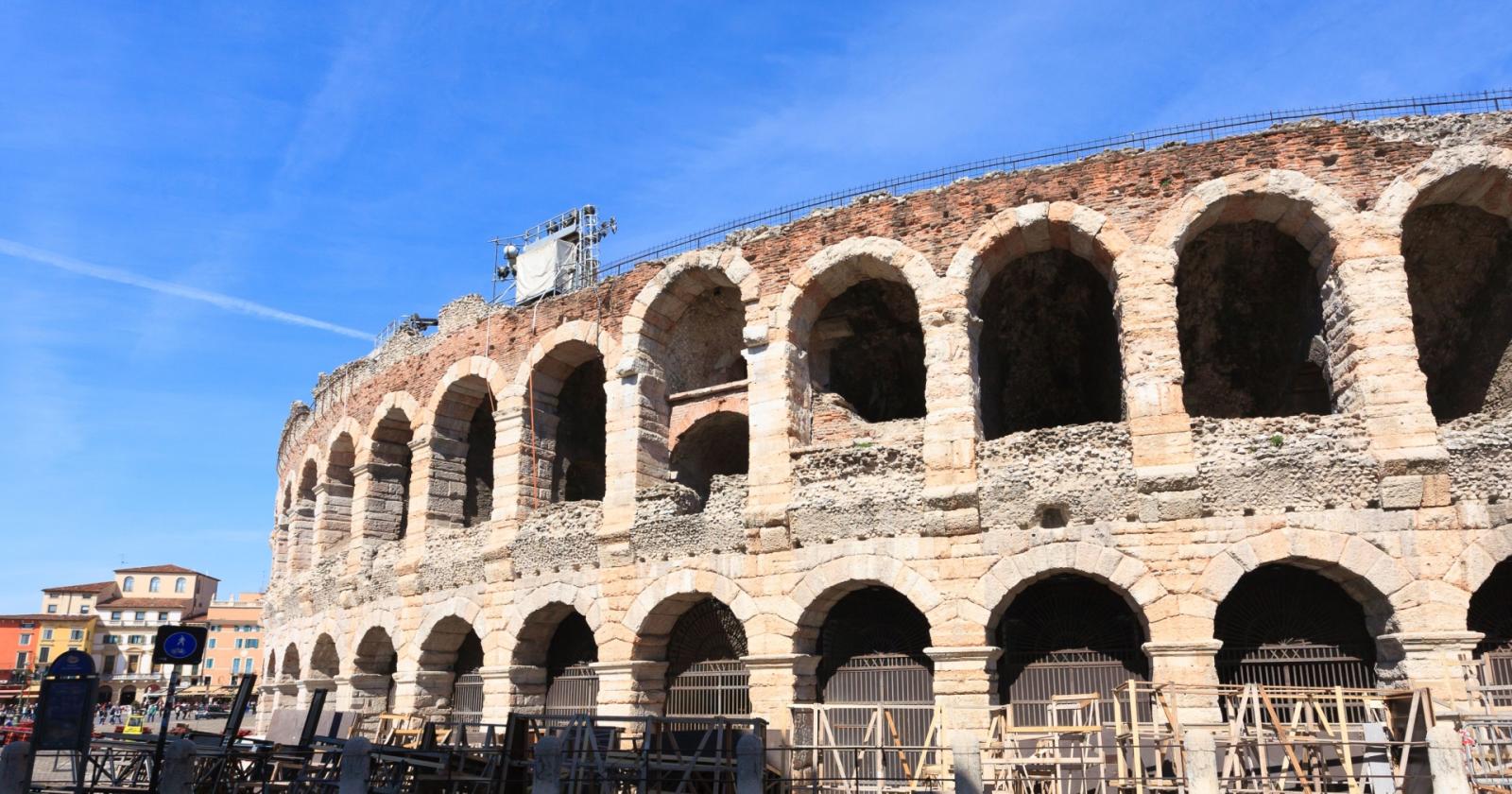Scoperte archeologiche all'Arena di Verona: un viaggio nel tempo tra vetro e storia