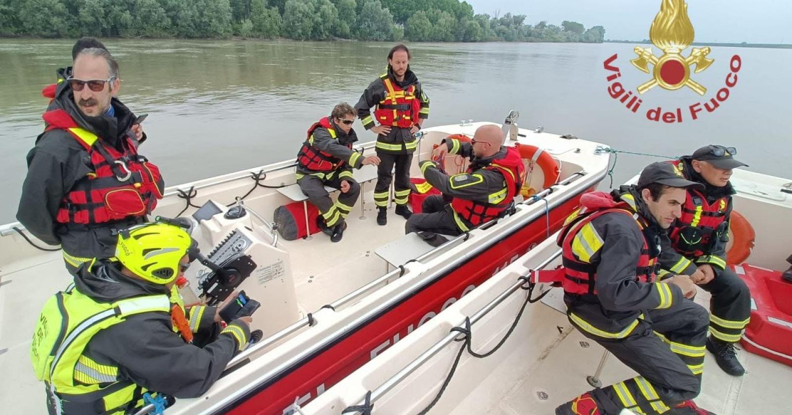 Quindici pompieri pronti a intervenire anche sull'acqua