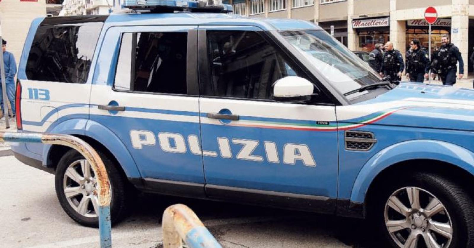 Tunisino irregolare minaccia di morte a mamma e bebè al parco giochi