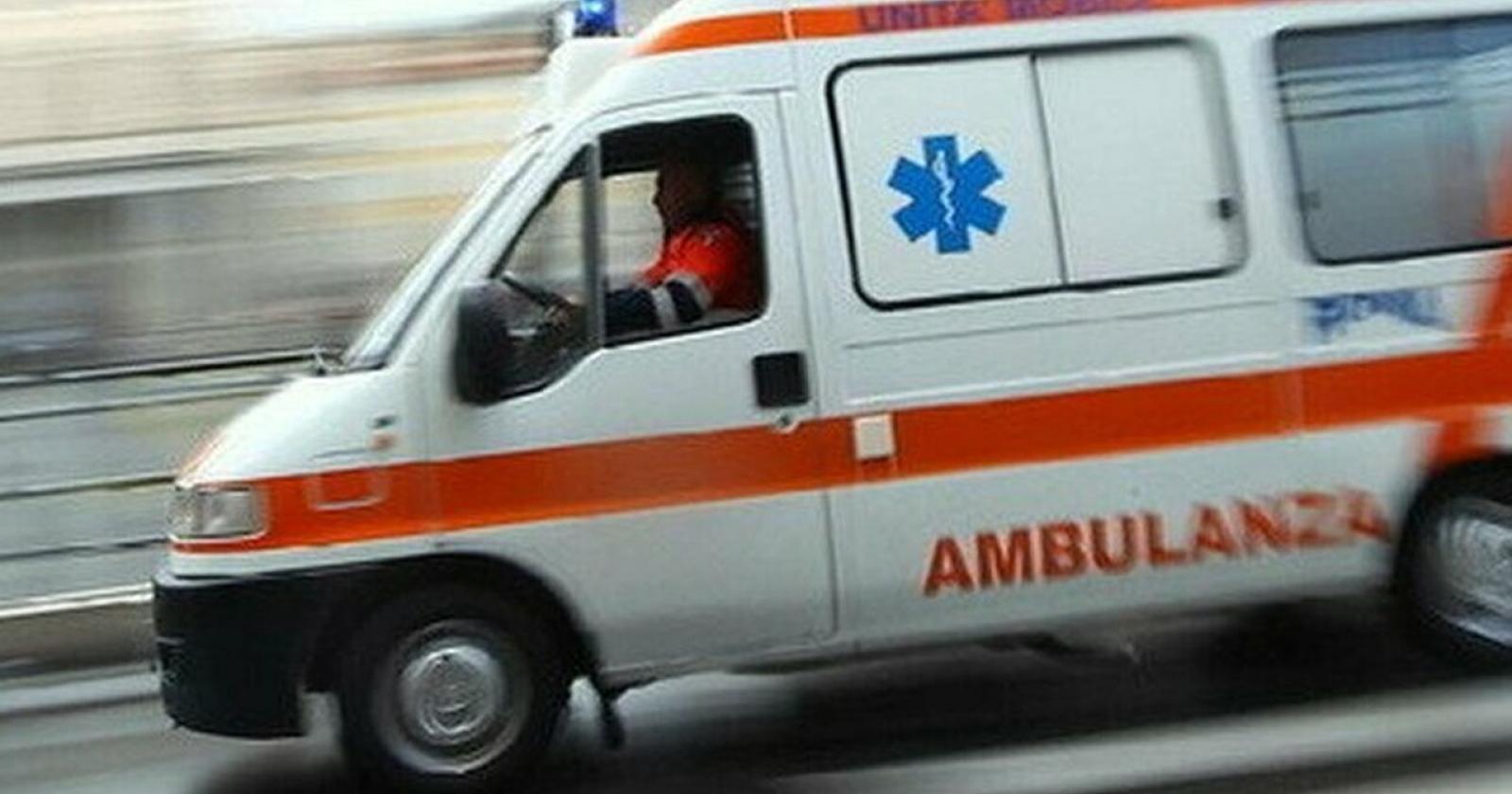 Non risponde, scatta l'allarme: uomo trovato morto in casa 