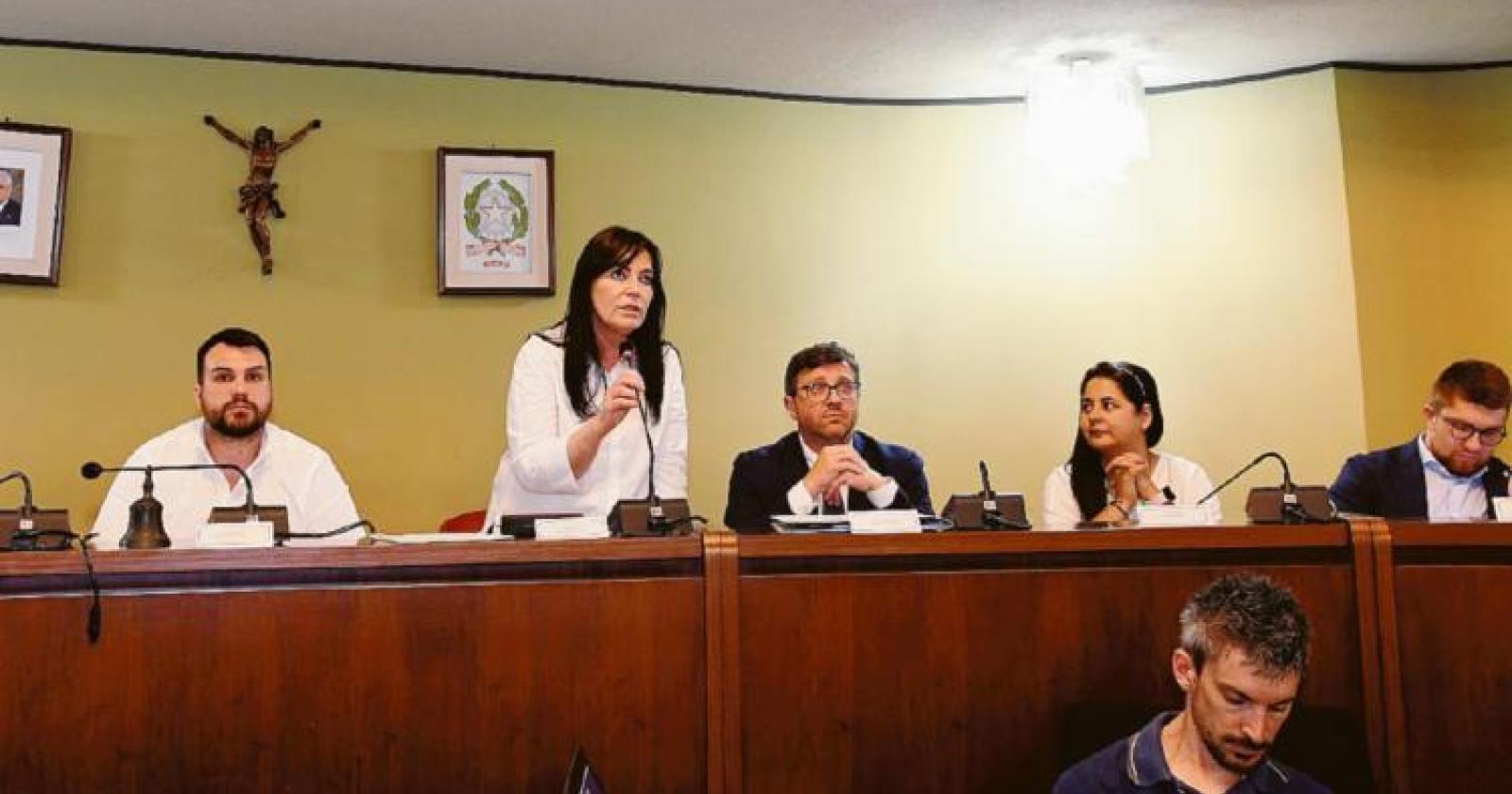 Variazione da 2 milioni, sì unanime