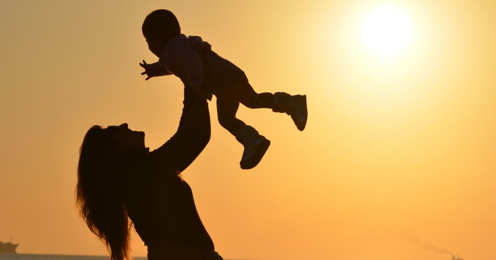 Nuovo bonus mamme lavoratrici: 480 euro a dicembre, ecco come funziona
