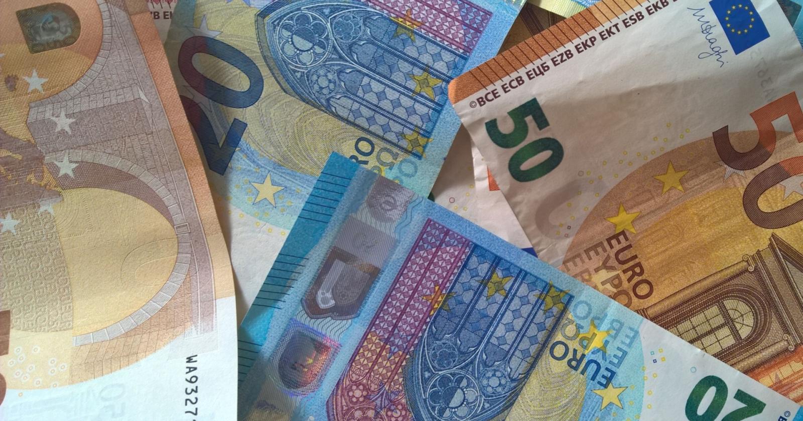 L'Italia si trova a fare i conti con una crescente disparità nella distribuzione della ricchezza. Secondo un recente rapporto di UBS, il 5% più ricco degli italiani possiede il 47,7% della ricchezza n