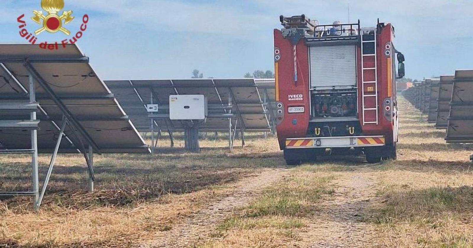Fiamme al parco fotovoltaico