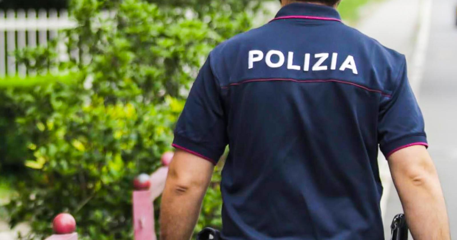Il poliziotto salva una 16enne