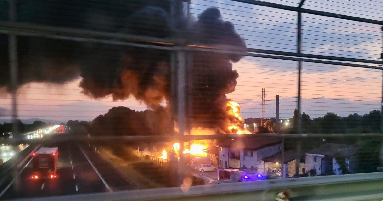 Incendio a Villafranca Padovana: una notte di fuoco e solidarietà nella zona industriale