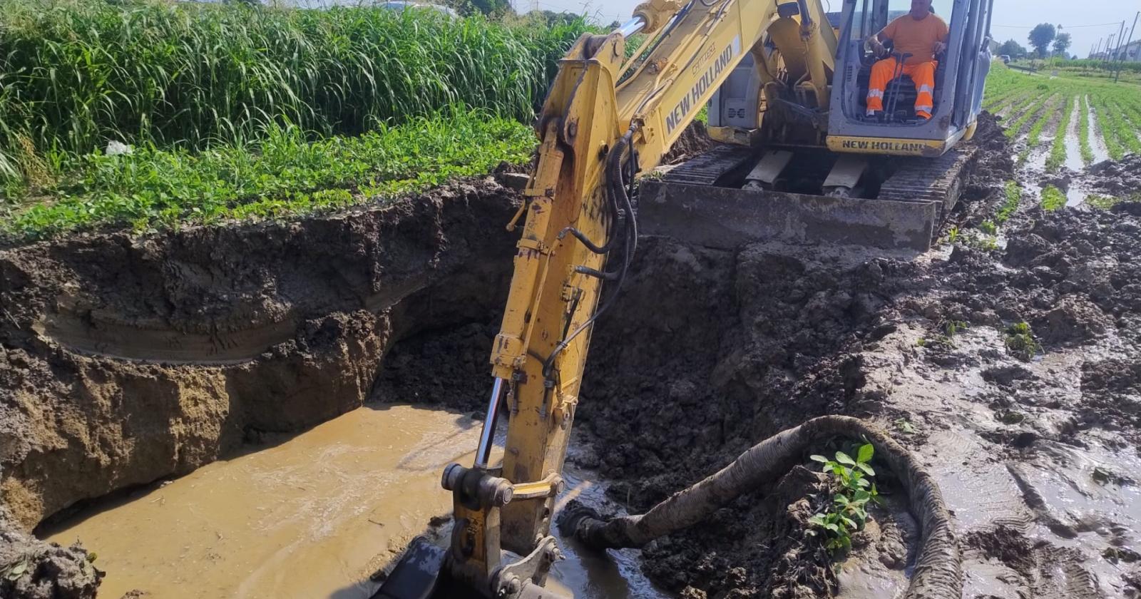 Rottura di un tubo, pomeriggio senza acqua
