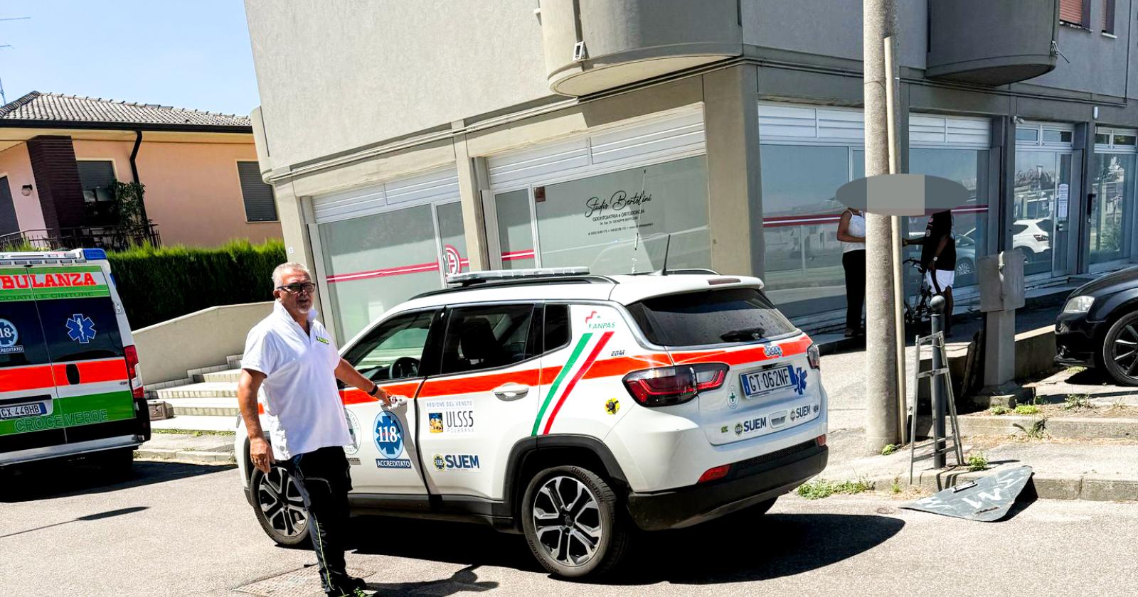 A quattro anni cade alla finestra