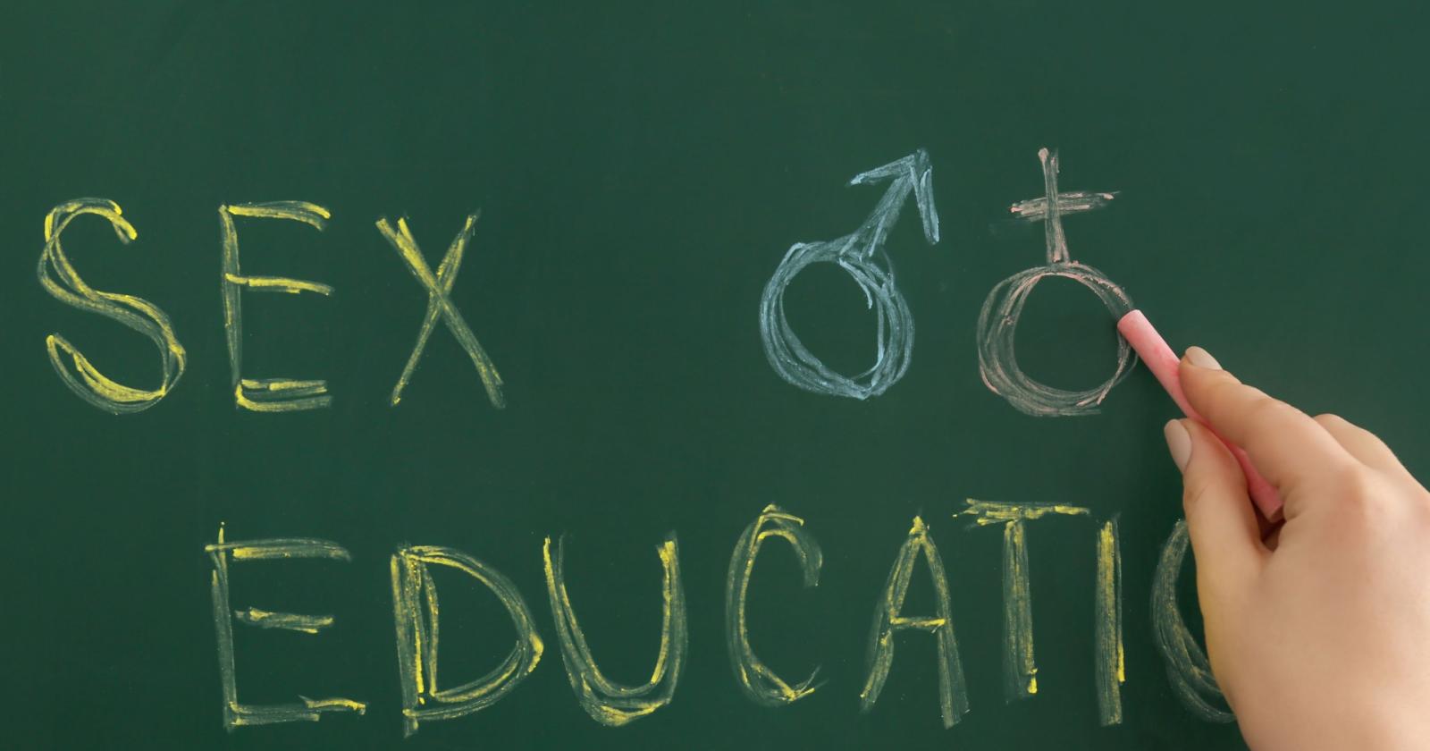 Educazione sessuale a scuola: il dibattito che divide l'Italia