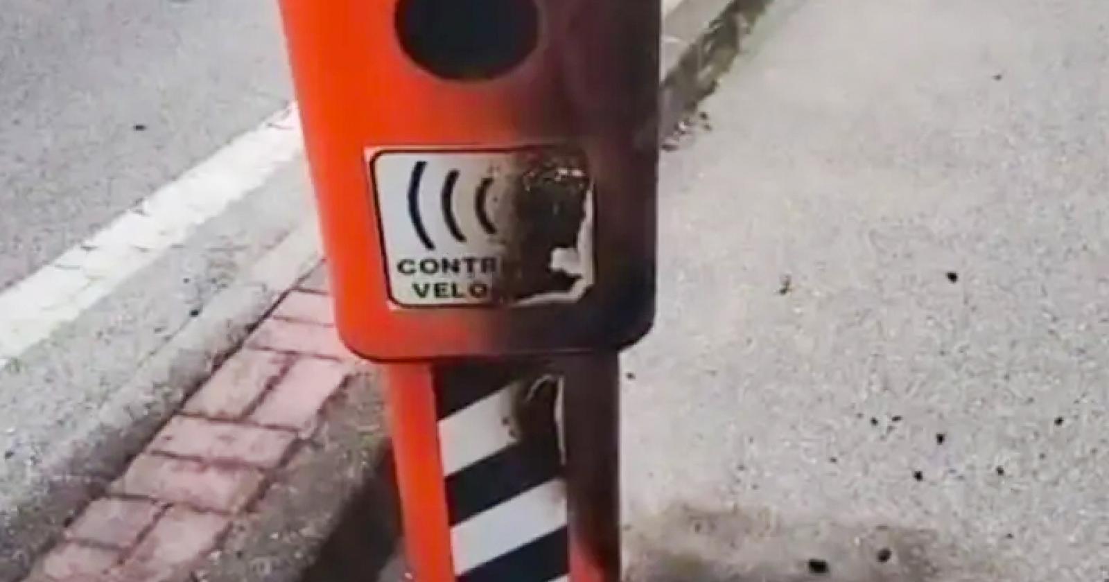 Vandali in azione: incendiato un velobox a San Martino di Lupari