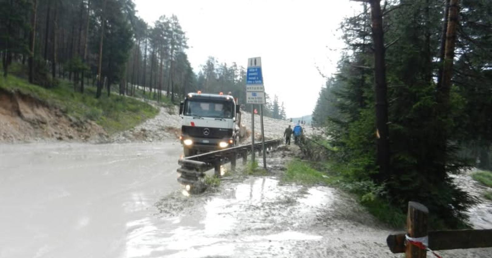 frana a san vito di cadore: la natura si ribella e blocca l'alemagna