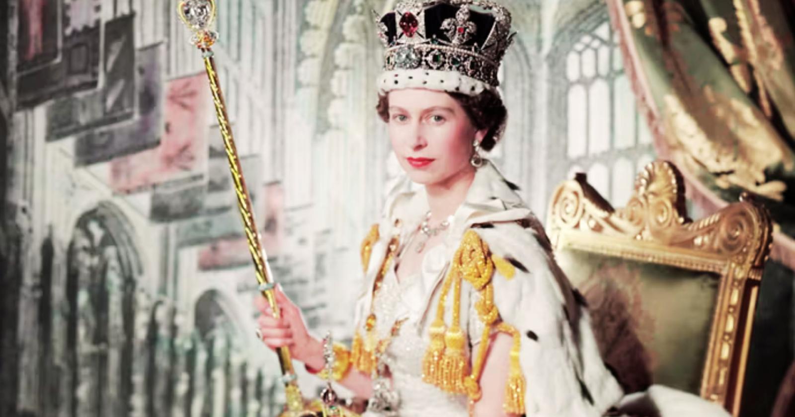 un secolo di stile: la moda di queen elizabeth ii in mostra a buckingham palace