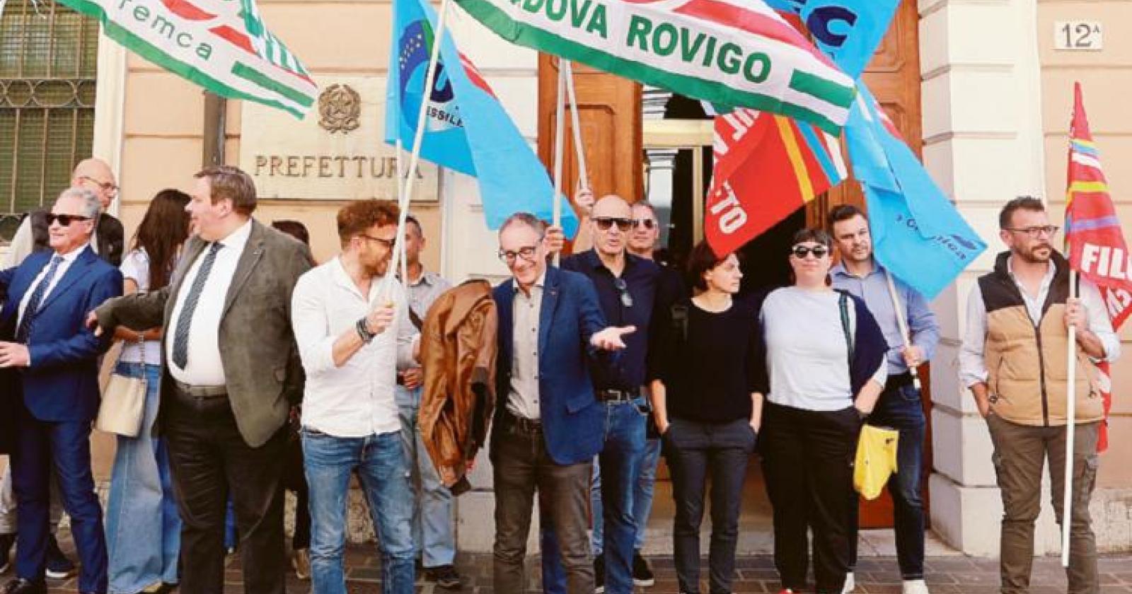 As2, i sindacati entrano nelle aule