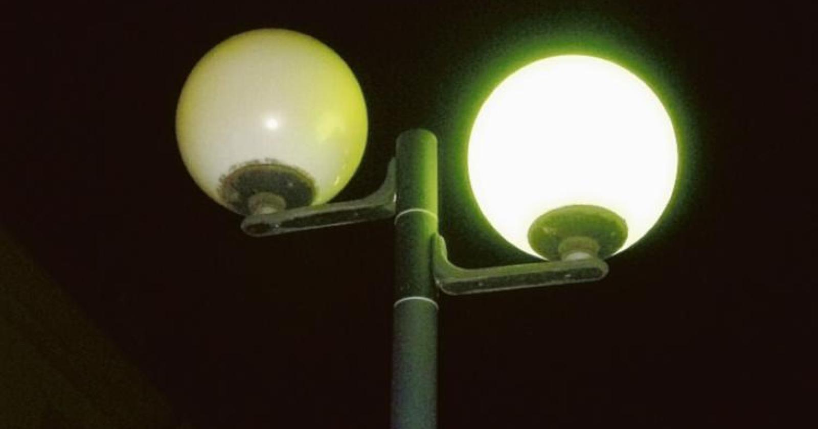 Sei lampioni a energia solare