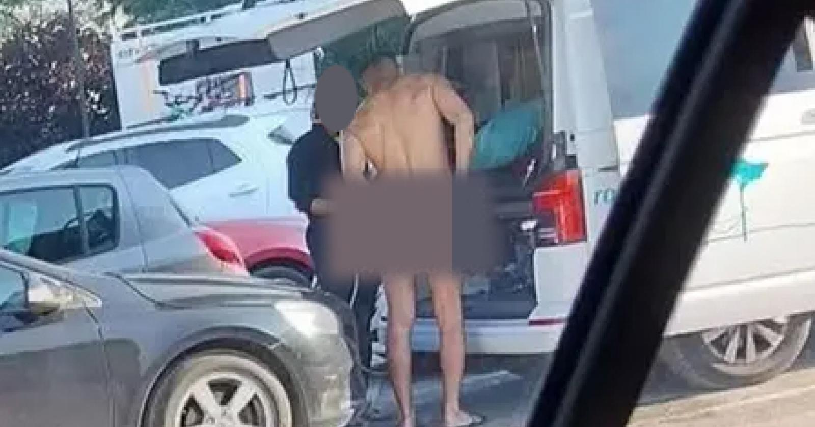 Nudo in centro a Cortina, scatta l’allarme decoro: turismo irrispettoso e controlli a tappeto
