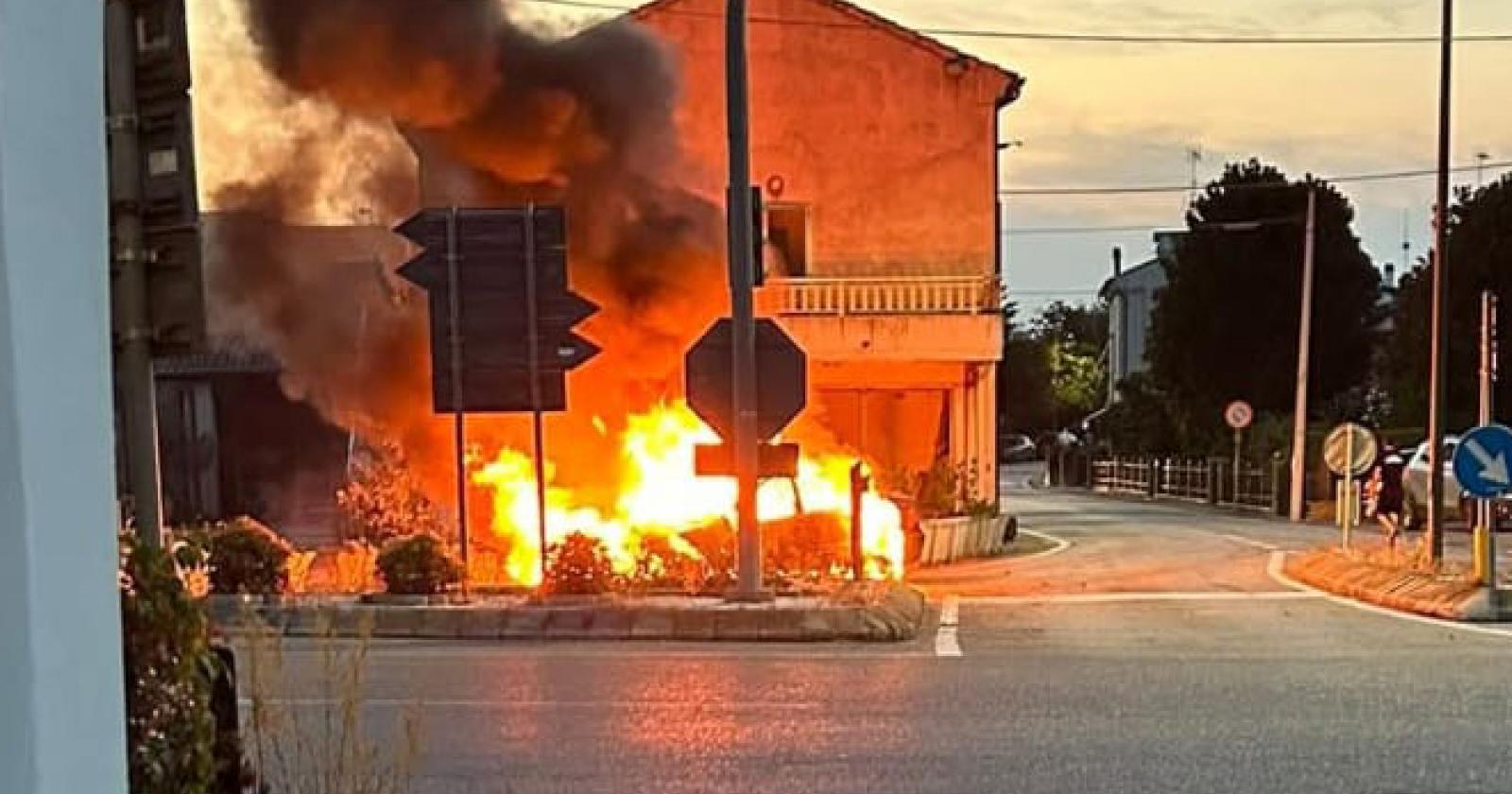 Paura in paese, auto divorata dalle fiamme