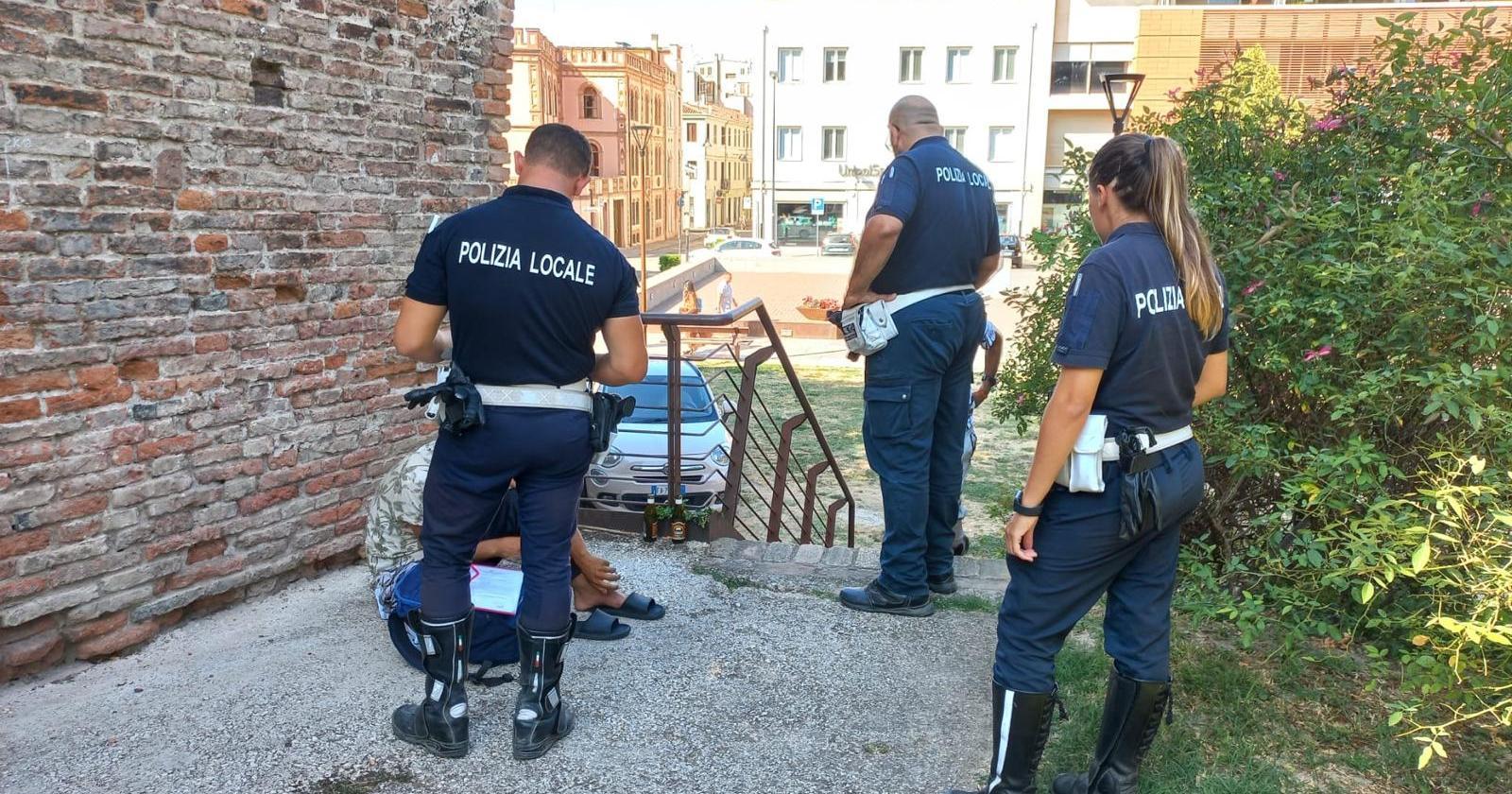 Stretta su decoro e sicurezza, pioggia di sanzioni