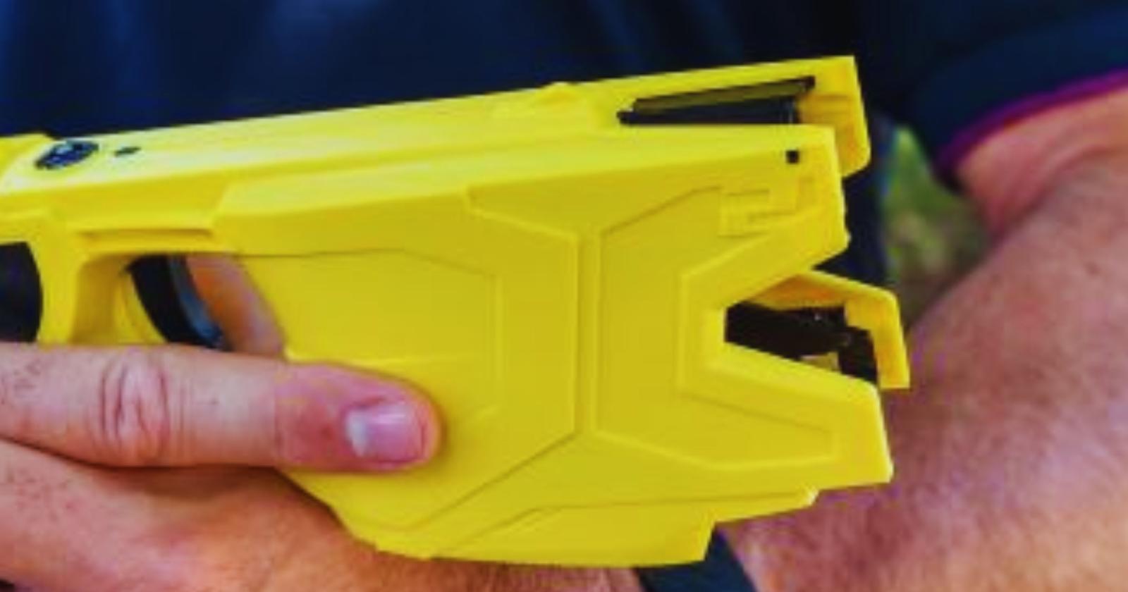 Genova, 47enne muore dopo l’uso del taser: indagine per omicidio colposo e autopsia disposta