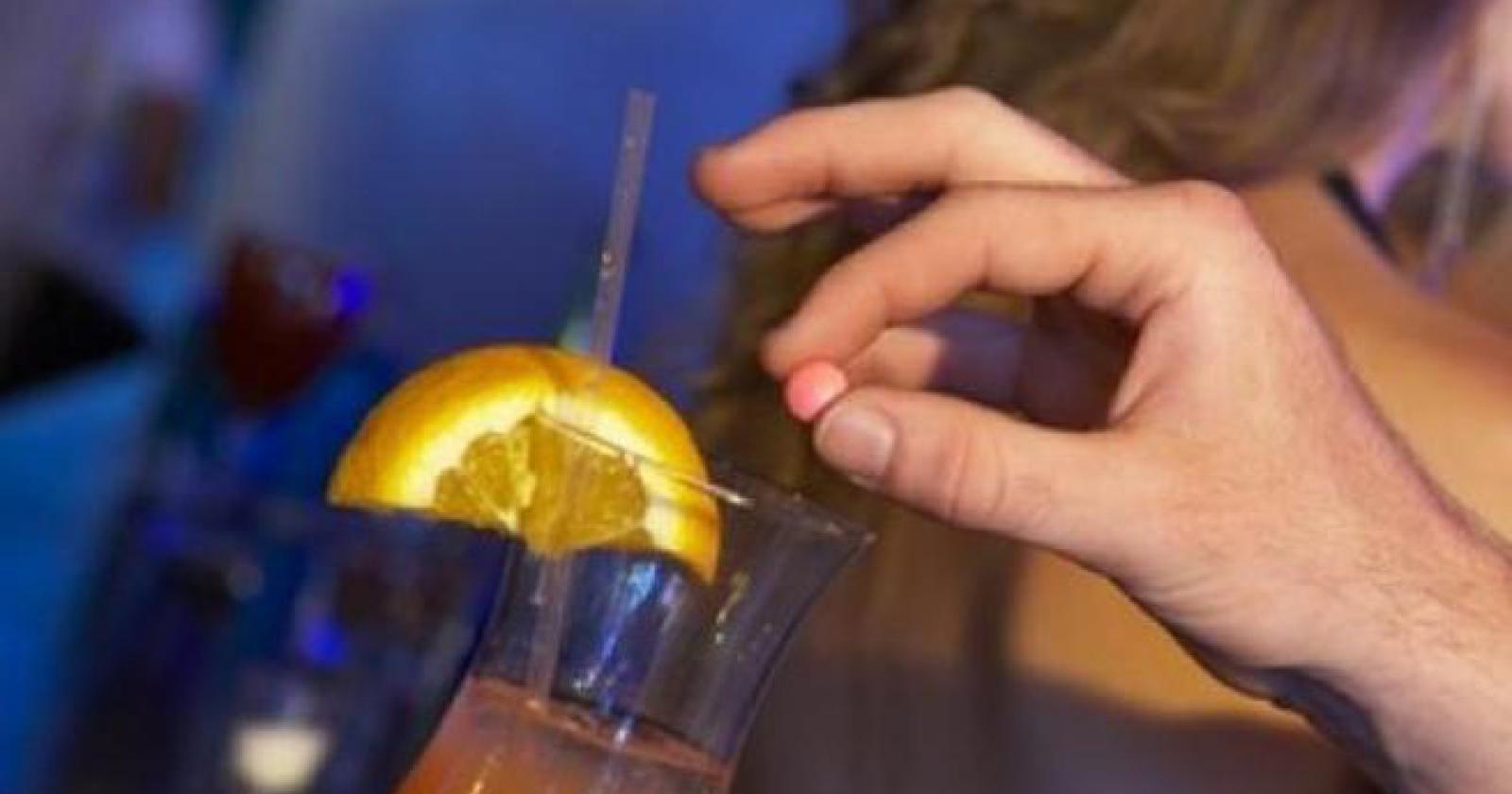 padova, ventenne denuncia violenza dopo un drink offerto al Pride Village: ipotesi di sostanza nella bevanda