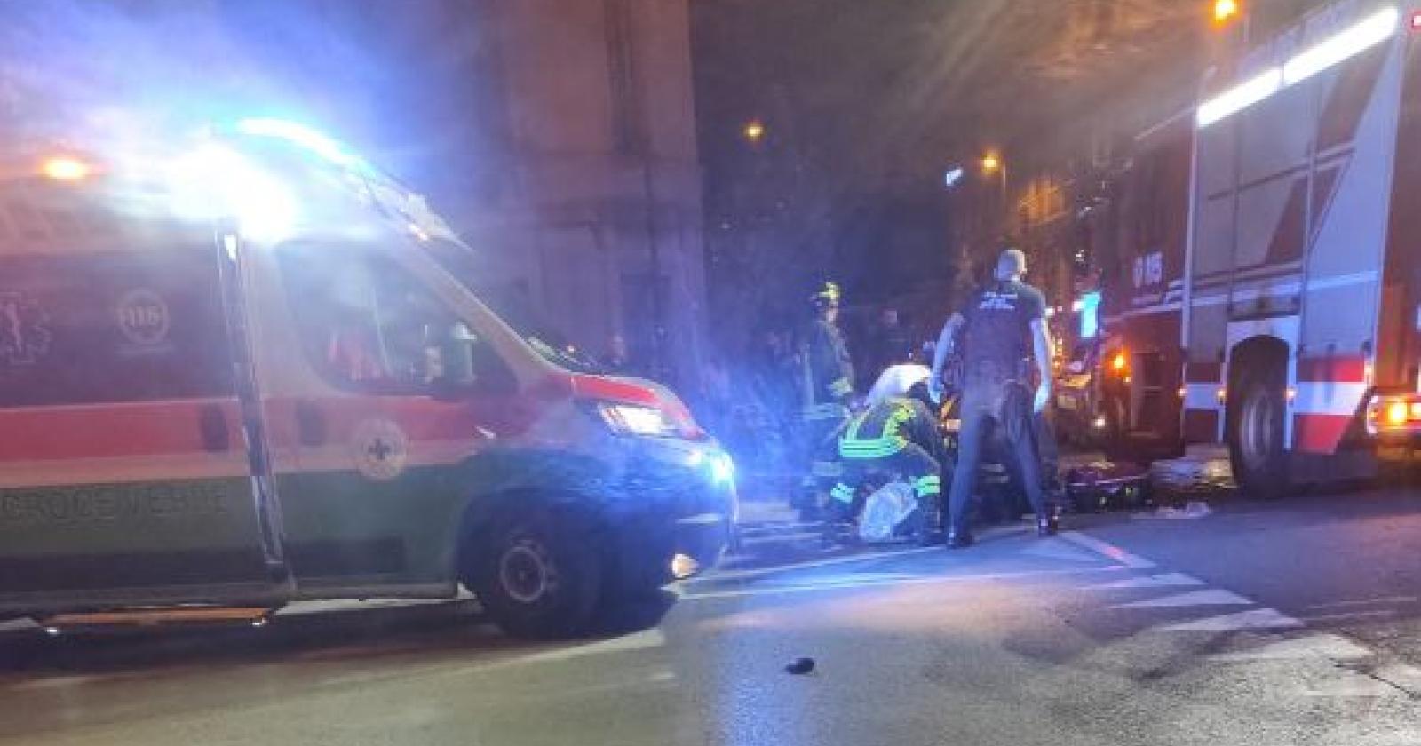 Scontro tra auto e scooter in pieno Corso: un uomo in ospedale