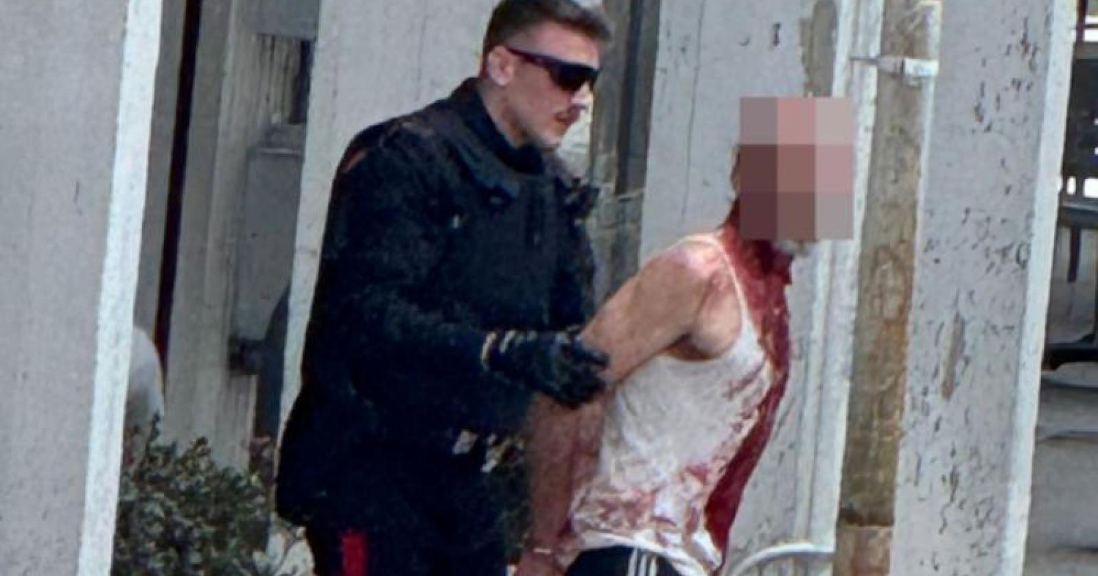 Terrorizza i passanti: denunciato