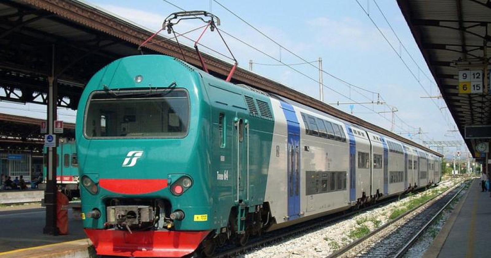Tragedia sui binari, falciato e ucciso