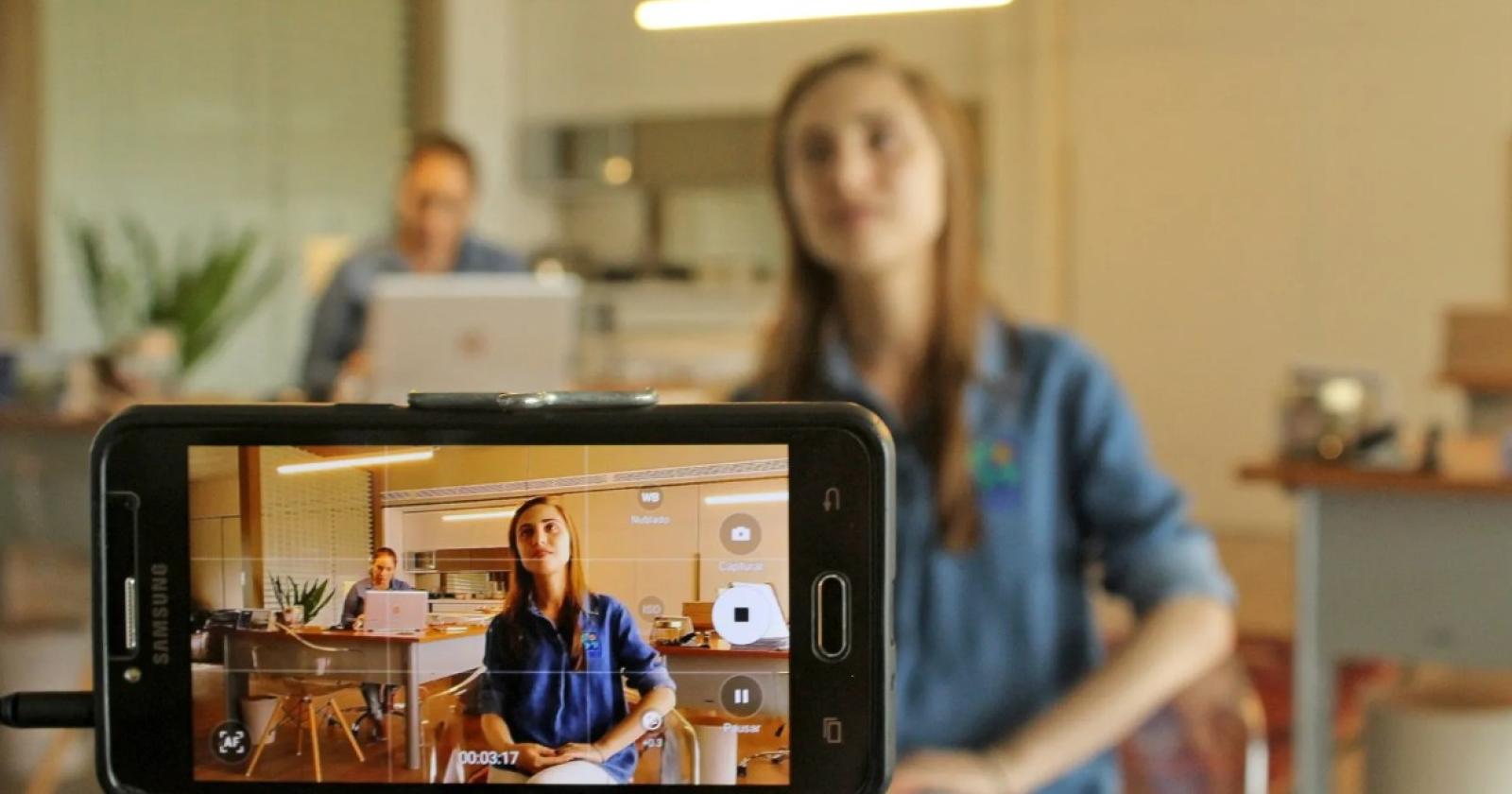 LinkedIn al B2B: basta tono istituzionale, è l’ora dei video veri