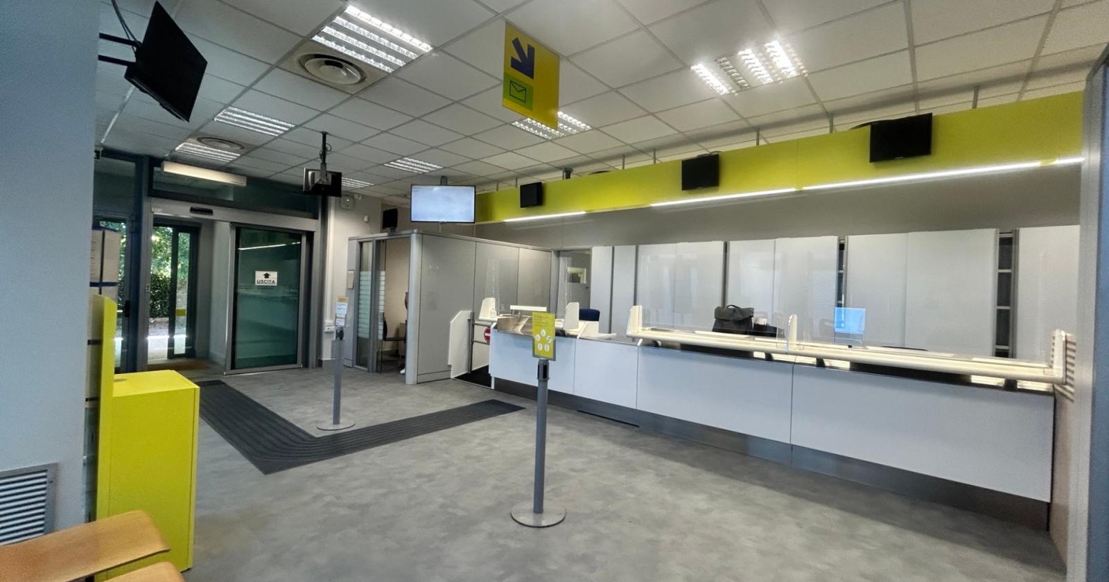 Domani riaprono le Poste